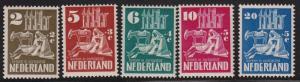 Netherlands B214 - B218 set VF-OG-NH cv $61 ! see pic !