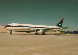 8360 Aviation Postcard DELTA 767-300 FELTHAM Airlines-