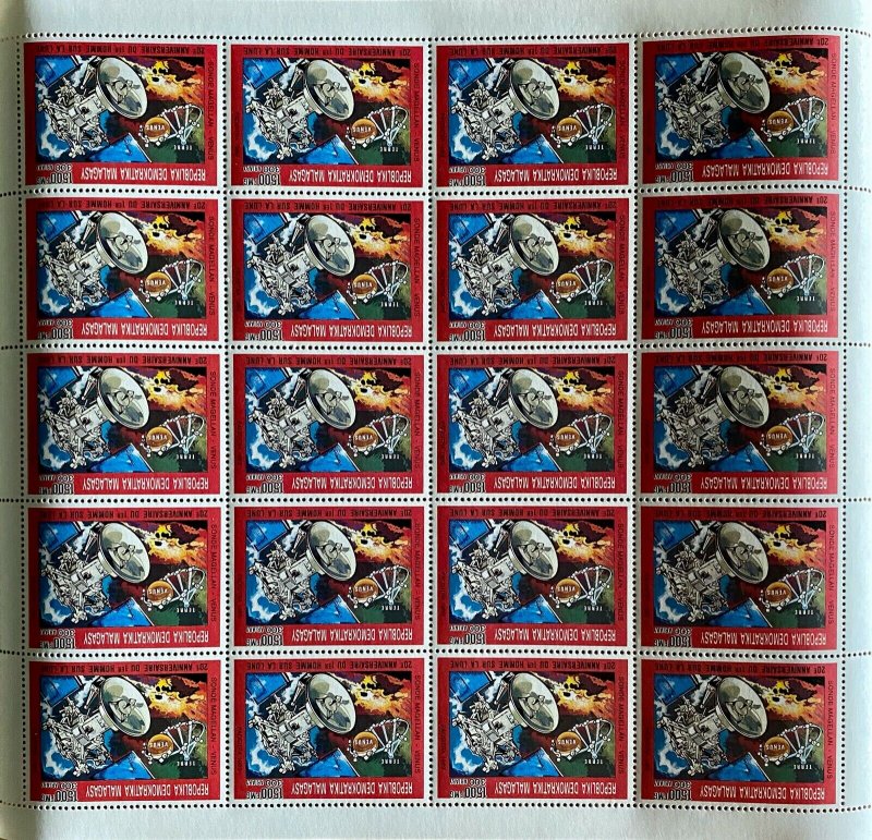 Full Sheets of Stamps Complete Set First man on Moon Anniversary / Feuilles Timb