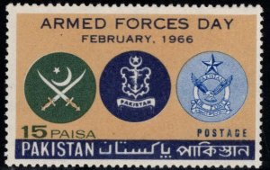 Pakistan Scott 222 MNH** Military emblems stamp