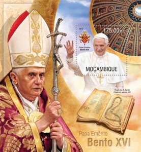 Mozambique 2013 Pope Emeritus Benedict Stamp Souvenir Sheet 13A-1267
