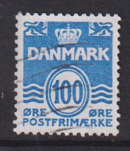 Denmark  #691 used  1983  numeral and wavy lines 100o