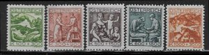 Austria B66 - 70 MH SCV $29.50 - 3 short perfs   -   13136