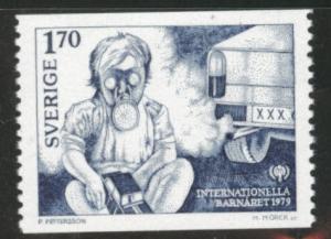 SWEDEN Scott 1276 MNH** 1979 Child in Gas Mask IYC issue
