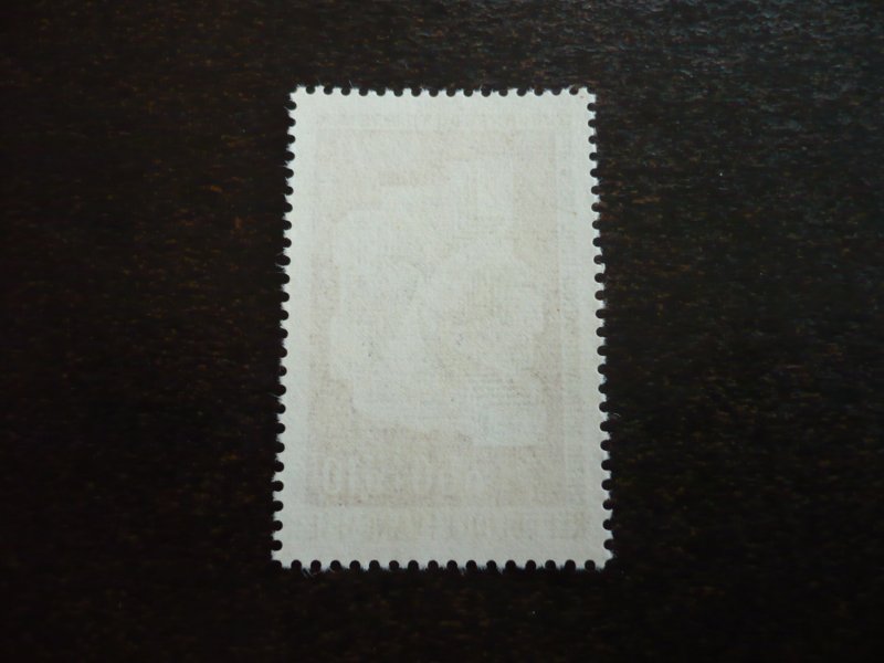 Stamps - France - Scott# B477 - Mint Never Hinged Set of 1 Stamp