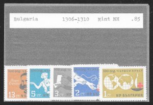 BULGARIA (31) Complete Mint Never Hinged Sets - 150 stamps