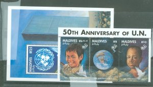 Maldive Islands #2077-78 Mint (NH)