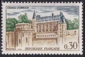 France 1068 (mnh) 30c Amboise Chateau (1963)