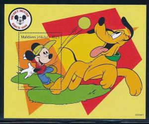 Disney Maldives - MNH Souvenir Sheet Mickey Play With Pluto #2362 (1999)