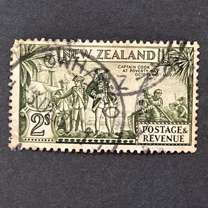 1935 New Zealand, Sc # 197 Captain Cook Poverty Bay 2 Shilling Used SCV $50 