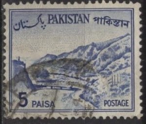 Pakistan 132b (used) 5p Khyber Pass, ultra (redrawn, 1963)