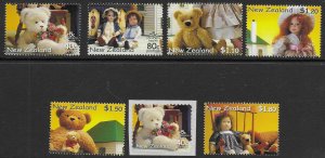 New Zealand   1681-87  2000 set 6 & self adh.  FVF  Mint NH