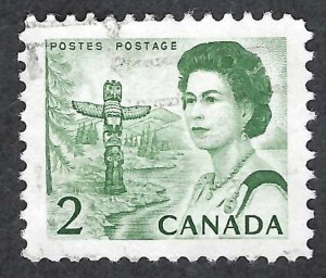 Canada #455 2¢ Queen Elizabeth II/Totem Pole (1967). Used.