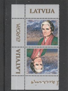 Latvia  Scott#  414a  MNH  Tete Beche Pair  (1996 Zenta Maurina)