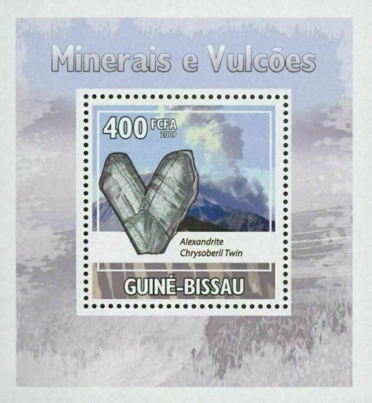 Minerals and Volcanos Stamp Alexandrite Mini Sov. Sheet MNH