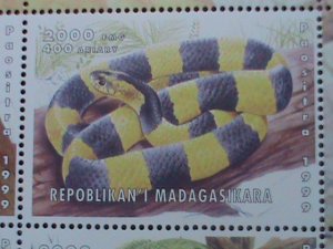 ​MADAGASCAR STAMP:1999 COLORFUL BEAUTIFUL SNAKES MNH FULL SHEET