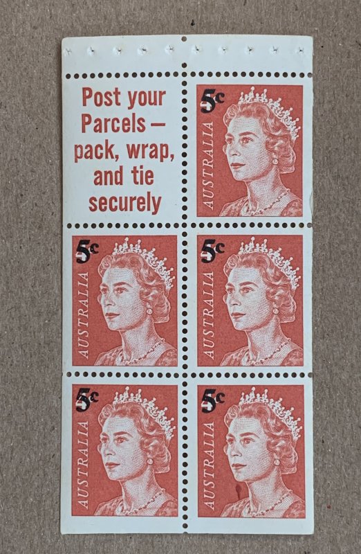 Australia 1967 5c on 4c QEII booklet pane, MNH. Scott 398a, CV $7.00. SG 414a
