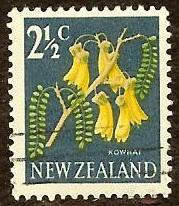 New Zealand 385 2 1/2c Kowhai Flower 1967 used