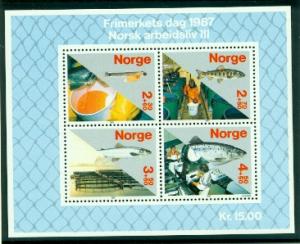 Norway #B70  Mint VF NH  CV $13.00   Souvenir Sheet