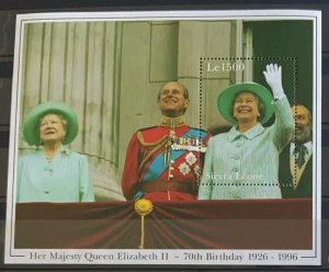 SIERRA LEONE 1996 QE2 BIRTHDAY MINISHEET SGMS2562 UNMOUNTED MINT