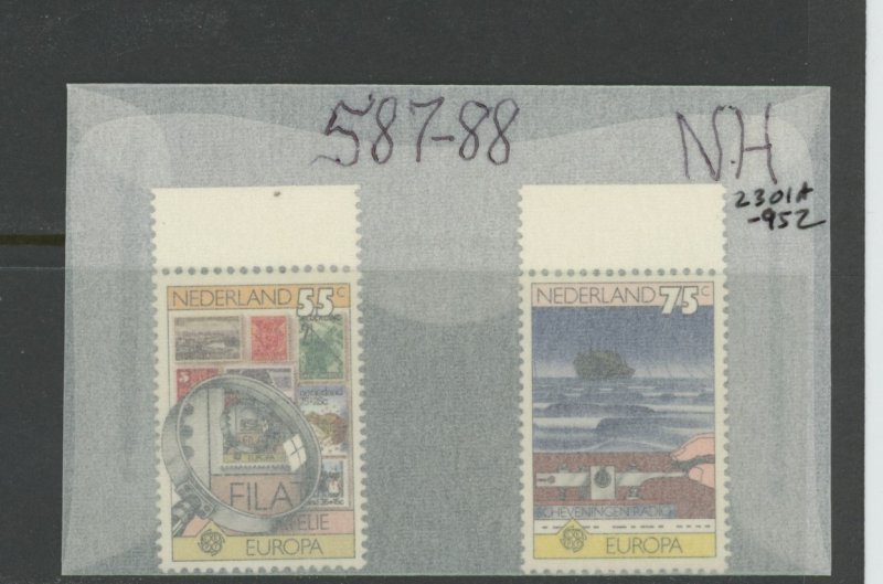 Netherlands 587-8 ** mint NH (2301A 952)