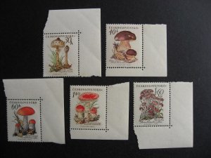 Czechoslovakia mushrooms Sc 882-6 MNH (margins hinged)