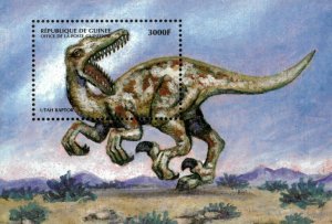 Guinea-Conakry 1999 - Dinosaurs - Souvenir Stamp Sheet - Scott #1529 - MNH