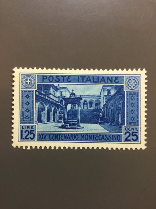 Italy - 236 VF MH. Scott $ 6.50