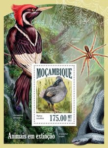 MOZAMBIQUE - 2013 - Endangered Animals - Perf Souv Sheet - Mint Never Hinged