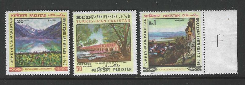 Pakistan 290-292 Complete MNH SC:$.90
