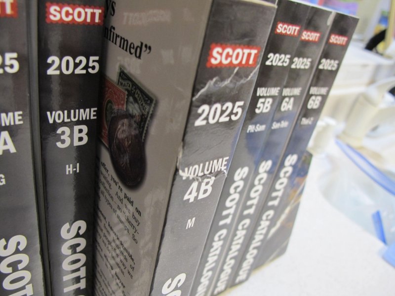 2025 Scott Catalogue A - Z 12 books complete catalogues very good condition
