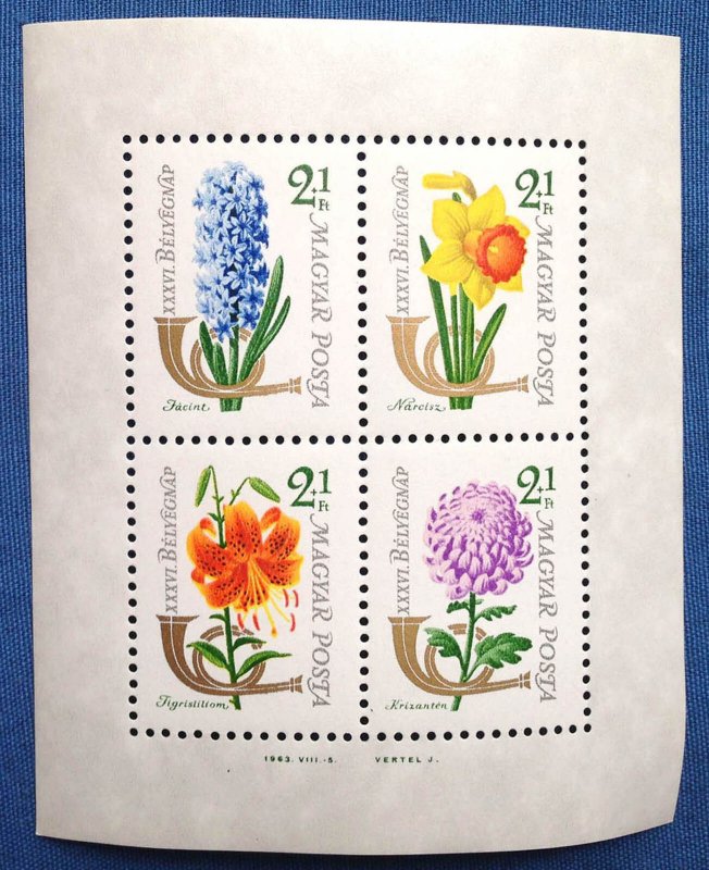 HUNGARY - 1963 STAMP DAY / FLOWER - SCOTT#B233b - MIN. SHEET MNH