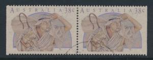 Australia SG 1309  Used pair from bookletleft/ right margin imperf - Christmas