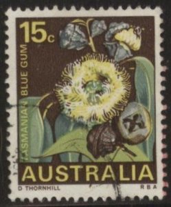 Australia 436 (used) 15c Tasmanian blue gum (flower), dk brn bkgnd (1968)