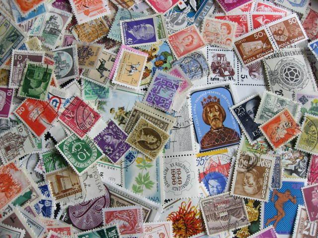 Worldwide packet 2000 different stamps, worth checking this group out!