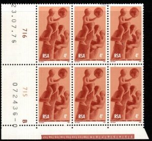 SOUTH AFRICA SG410 1976 FAMILY PLANNING AND CHILD WELFARE BLOCK OF 6 MNH