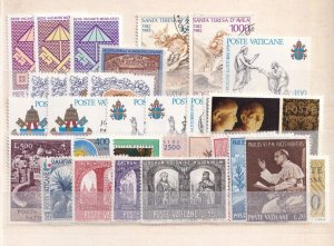 SA22k Vatican various selection of used and mint stamps