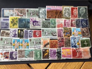 Super World mounted mint & used stamps for collecting A13008