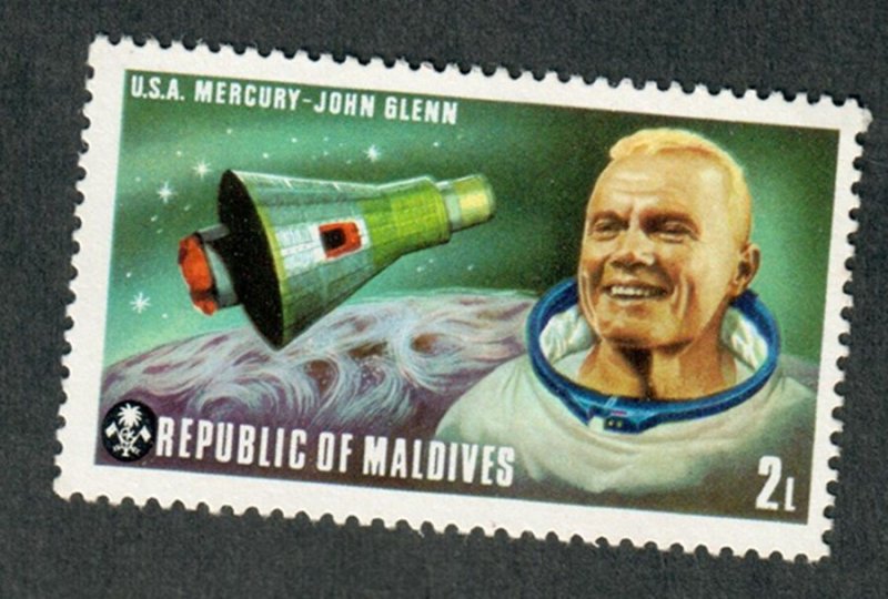 Maldive Islands #473 John Glenn Mint Hinged single