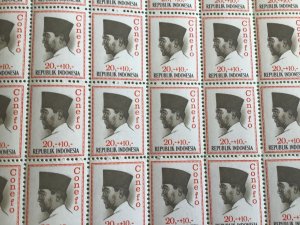 Indonesia 1964 Two Sukarno mint never hinged full stamps sheets folded R24878