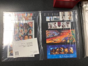 The Collection of 2000 Australian Stamps Deluxe Edition MB 