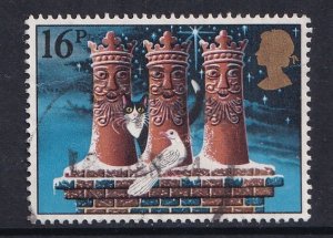 Great Britain  #1036 used  1983  Christmas 16p  chimney pots