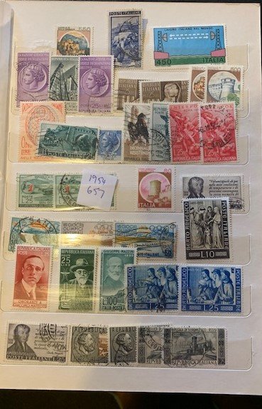 STAMP STATION PERTH Italy Collection ) in Album 700+ stamps Mint/Hinged