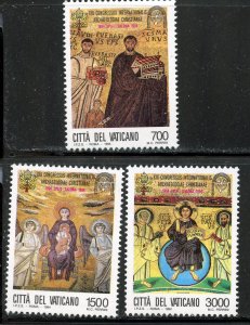 Vatican 960-2, Mint Never Hinge.
