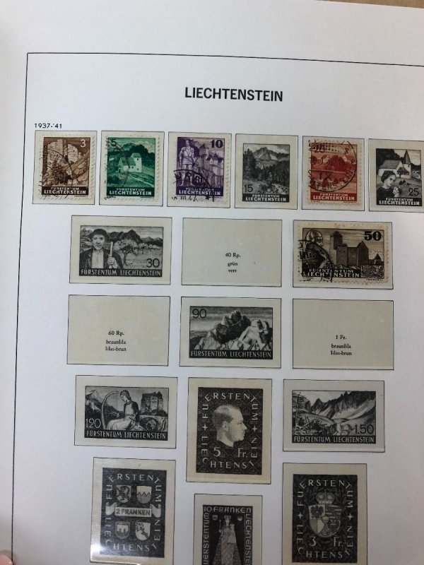 LIECHTENSTEIN – SOLID COLLECTION IN PAIR OF HINGELESS DAVO ALBUMS – 425277