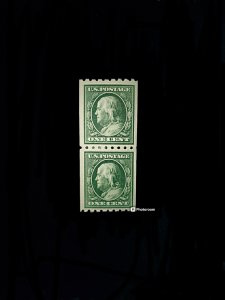 U.S. STAMP SCOTT #390 FRANKLIN GUTTER PAIR MINT, NEVER HINGED ORIGINAL GUM