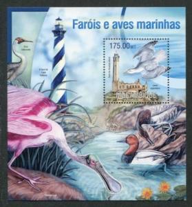 Mozambique #2931 LIGHTHOUSES and BIRDS MNH Souvenir Sheet, CV $11.70 (LH61)