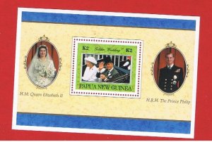 Papua New Guinea #922    MNH OG    Golden Wedding  Souvenir Sheet   Free S/H