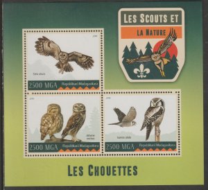 SCOUTS & OWLS  perf sheet containing three values mnh