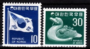 KOREA SOUTH 1970 Definitive: Flag, Duck-Vase. 2v, MNH